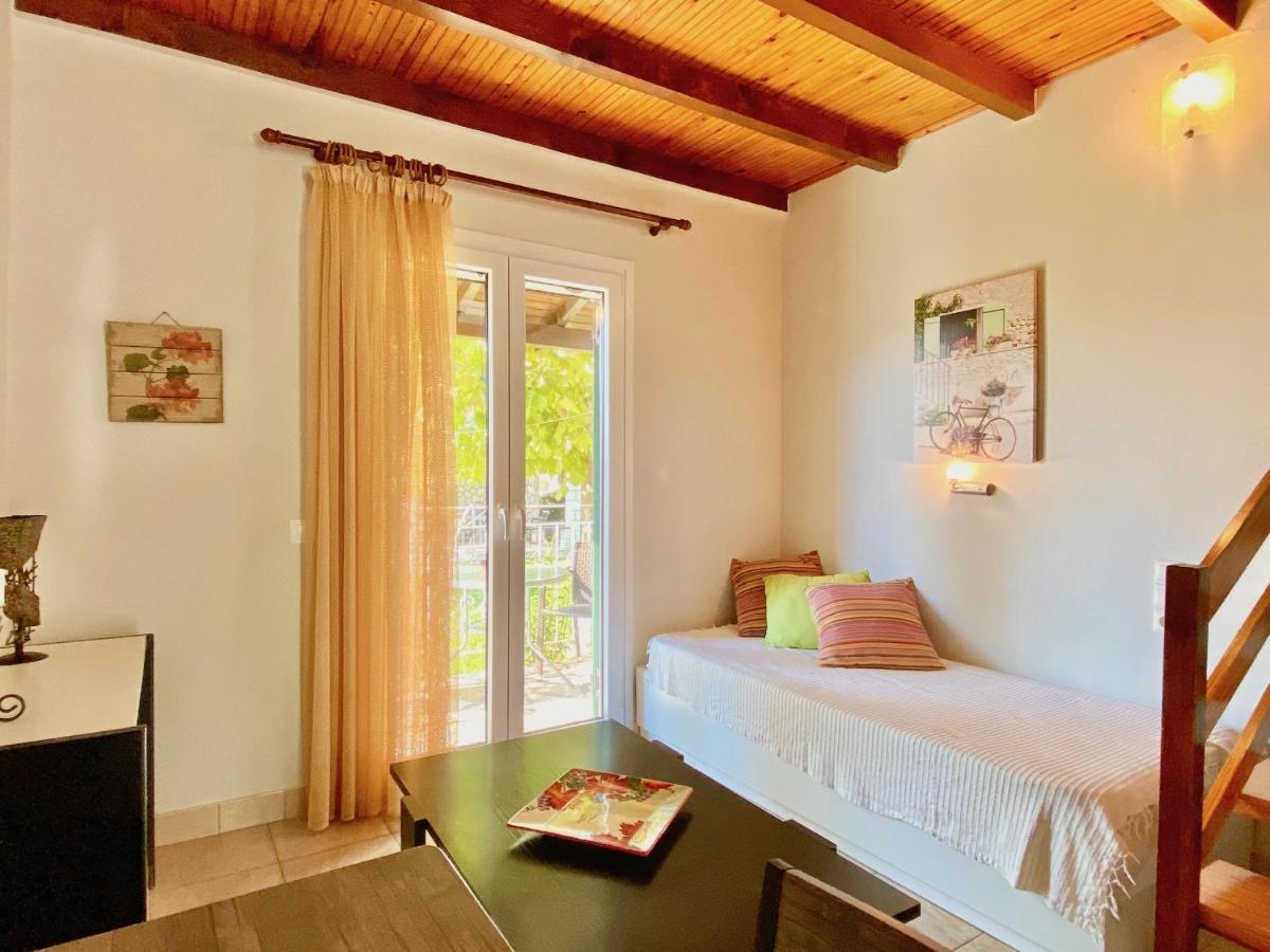 Asteraki Beach House By Dadovillas アカラヴィ エクステリア 写真